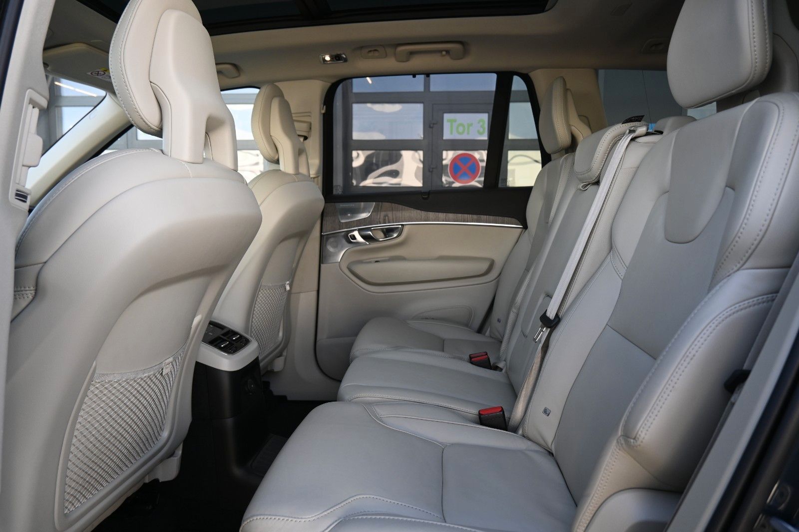 Fahrzeugabbildung Volvo XC90 T8 AWD Recharge Inscription*PANO*STHZ*B&W