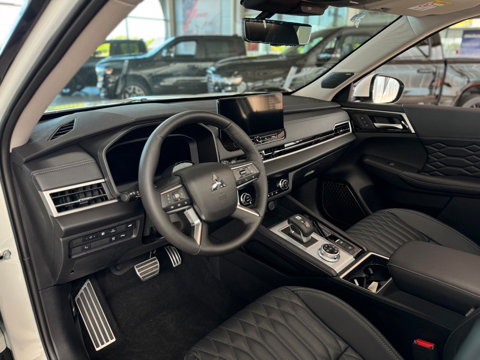Fahrzeugabbildung Mitsubishi Outlander 2.4 PLUG-IN HYBRID 4WD TOP