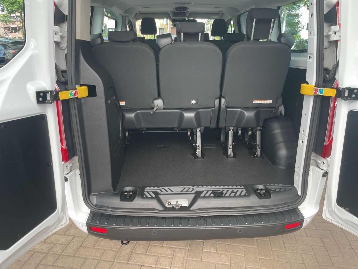 Fahrzeugabbildung Ford Transit Custom Kombi 320 L1 Trend 2.0 TDCi 105PS