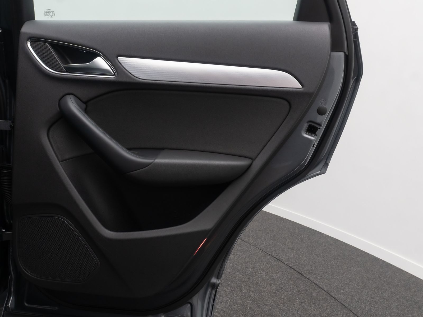 Fahrzeugabbildung Audi Q3 1.4 S Line Tempomat PDC BiXenon Sportsitz 18"