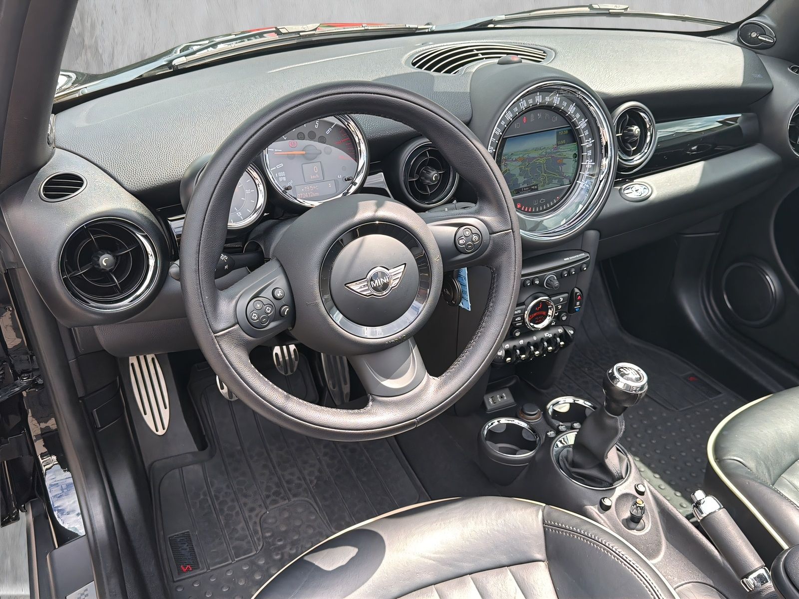 Fahrzeugabbildung MINI Cooper S Cabrio FACELIFT LEDER NAVI XENON H&K