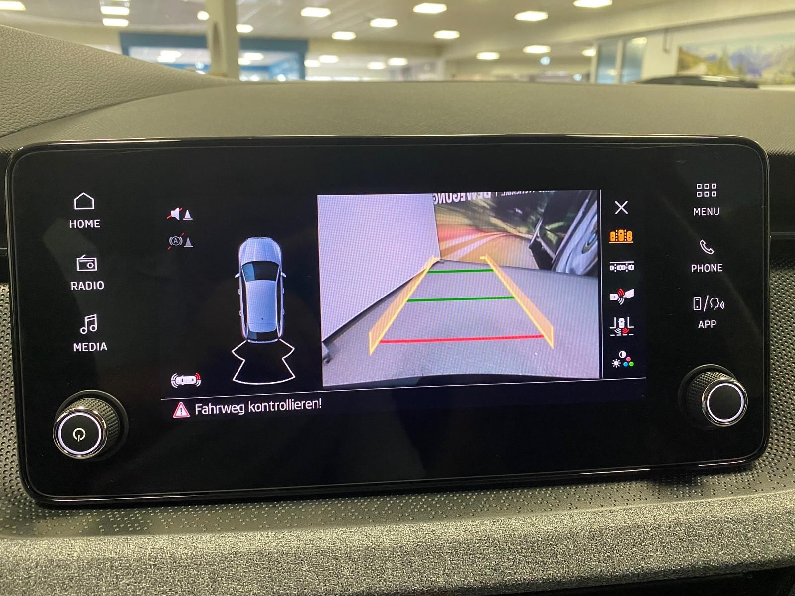 Fahrzeugabbildung SKODA Scala 1.0 TSI Selection APP+KLIMA+RFK+SITZHEIZ++