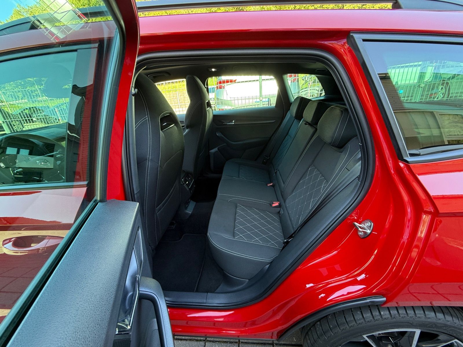Karoq Sportline 1,5 TSI DSG Navi AHK Kamera Pano