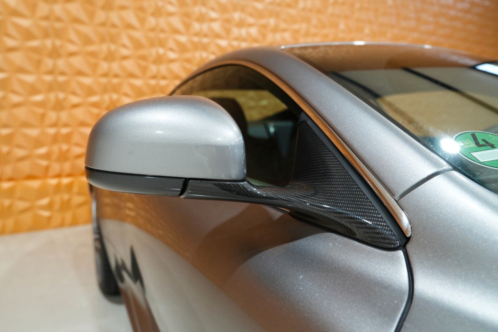 Fahrzeugabbildung Aston Martin DBS 6.0 Touchtronic V12 " Casino Royal " Carbon