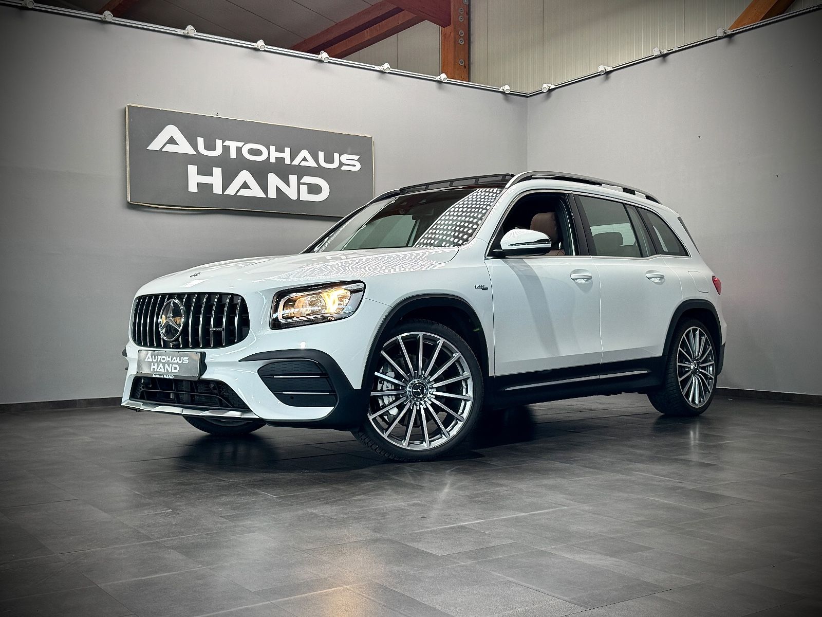 MERCEDES-BENZ GLB 35 AMG*4-MATIC*PANO*BURMESTER*8G-TRONIC