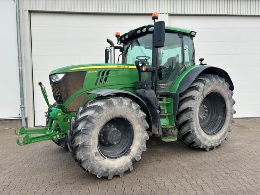 John Deere 6215R