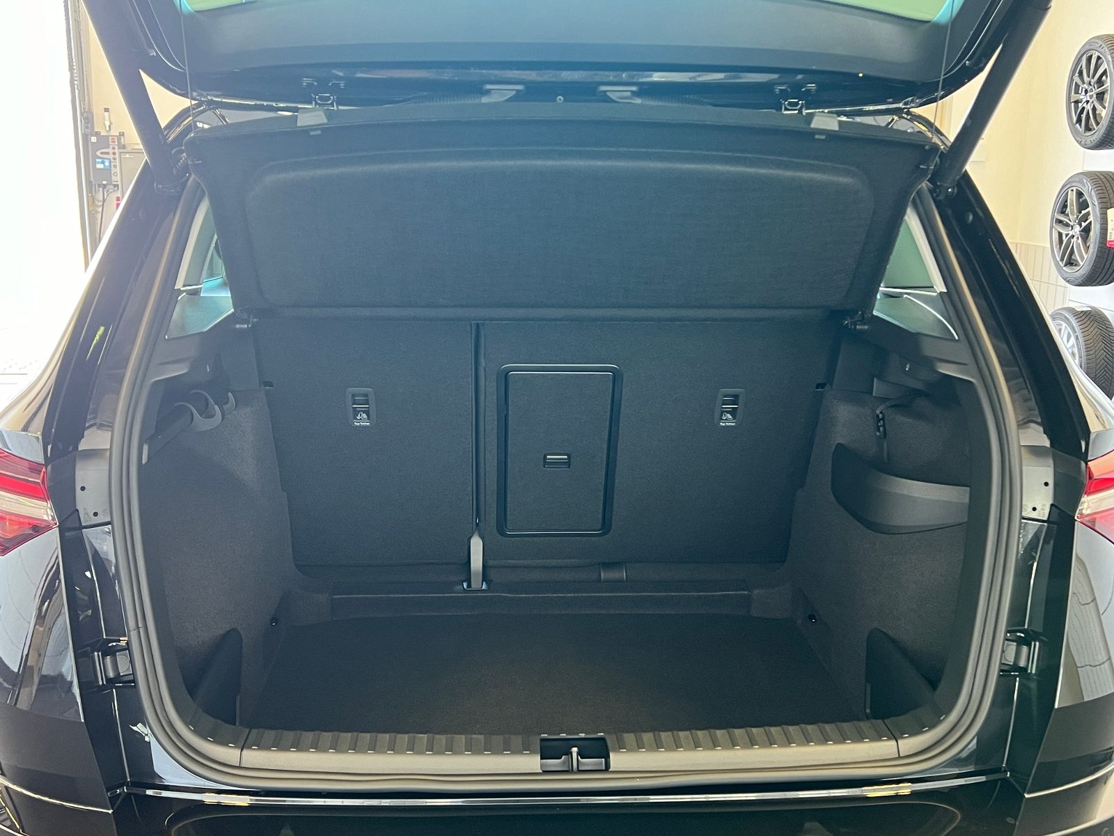 Fahrzeugabbildung SKODA Karoq DRIVE 1.5 TSI DSG *AHK, ACC, LED, Virtual