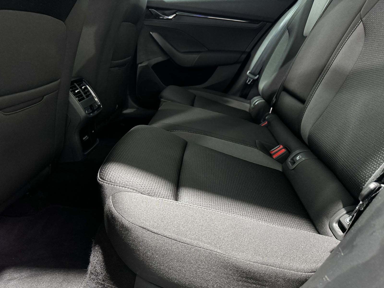 Fahrzeugabbildung SKODA Octavia 2.0 TDI*Ambition*LED-Matrix*AHK*ACC*