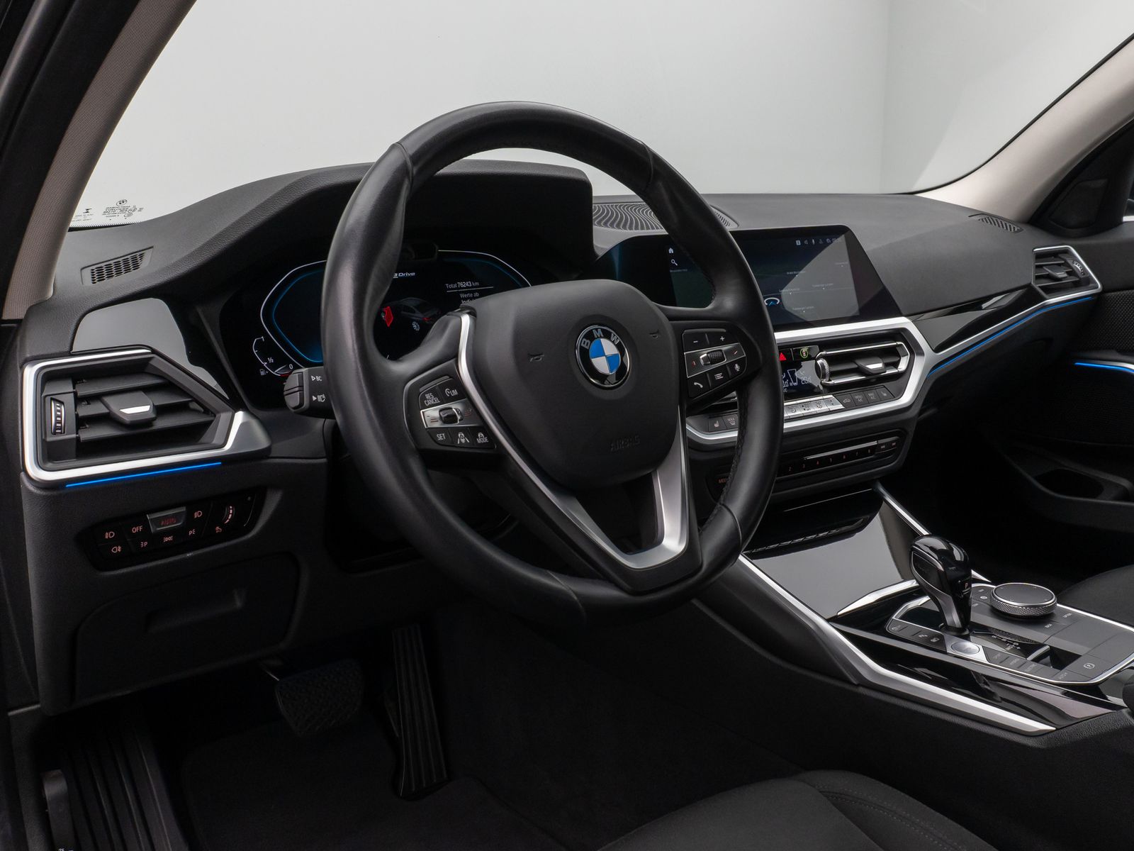 Fahrzeugabbildung BMW 330e ACC Alarm DAB CockpitPr HiFi PDC WLAN Sport