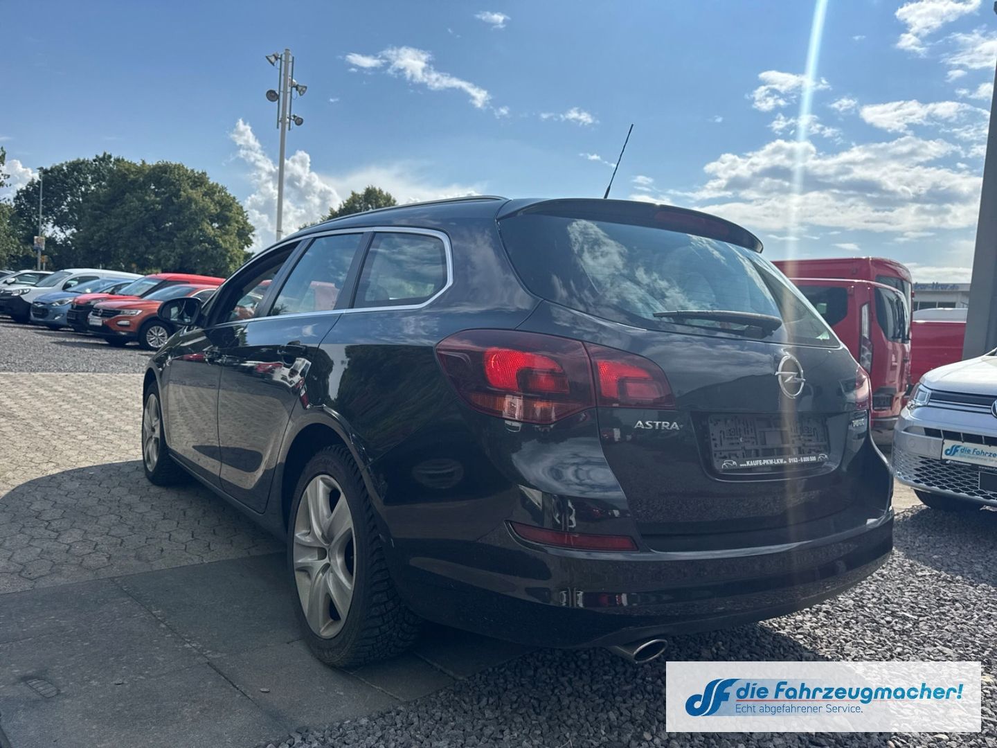 Fahrzeugabbildung Opel Astra J Sports Tourer Sport 1.4 Turbo *EXPORT