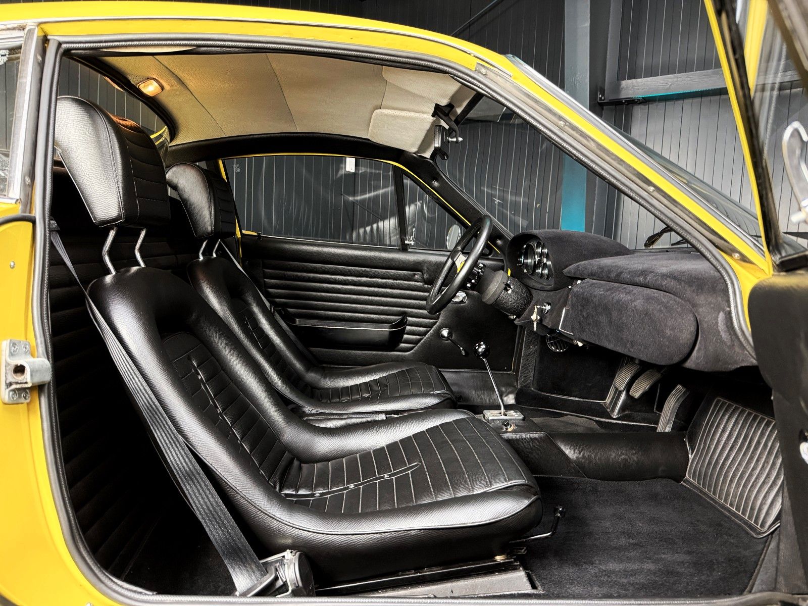 Fahrzeugabbildung Ferrari Dino 246 GT + Giallo Fly + Vollrest. + Zustand 1