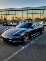 Porsche Taycan Performance Plus Vulkangrau-Metallic - Porsche: Grau, Metallic