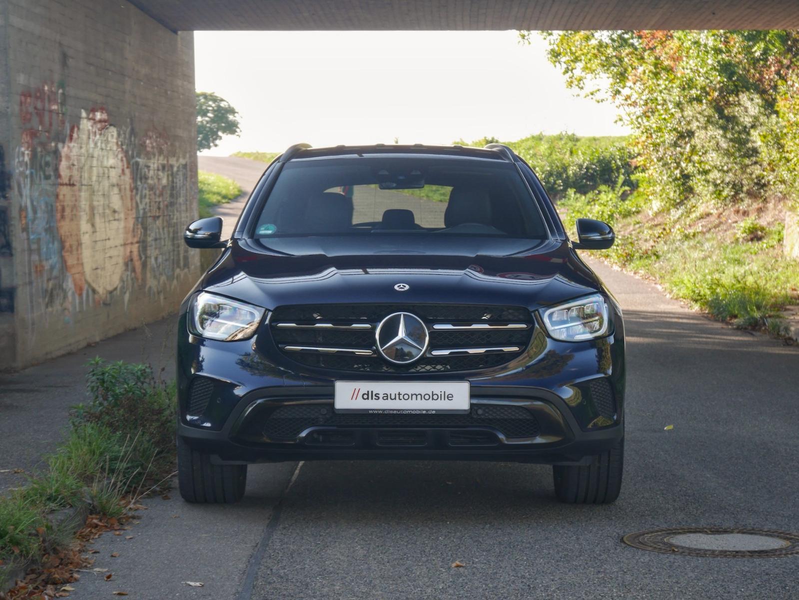 Mercedes-Benz GLC 300 e 4Matic Plug-In-Hybrid//AMG Line