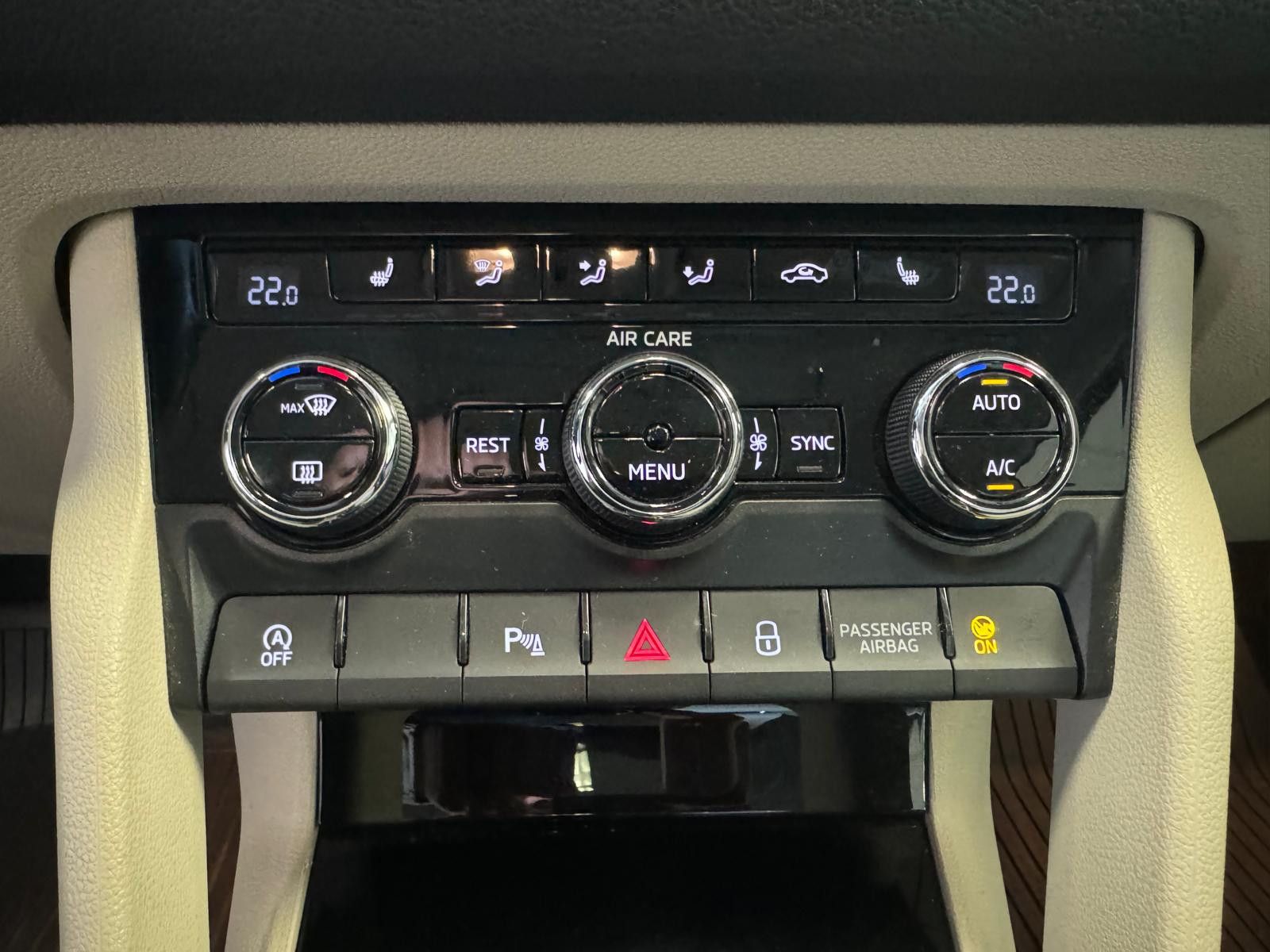 Fahrzeugabbildung SKODA Kodiaq Style 4x4/LED/PANORAMA/NAVI/CARPLAY