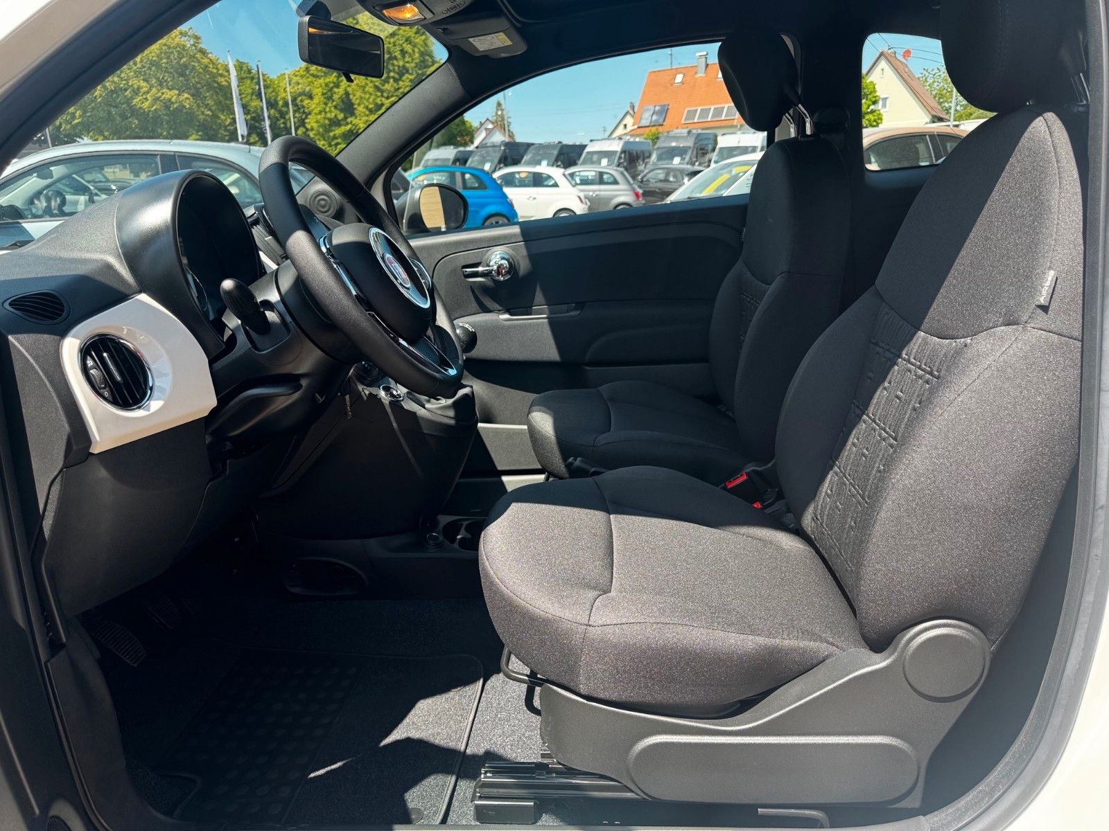Fahrzeugabbildung Fiat 500C Carplay Tempomat Klima Tageszulassung