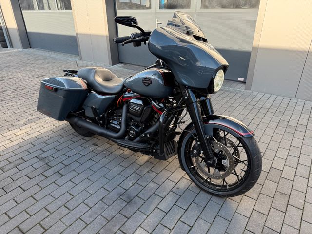 Harley-Davidson Street Glide FLHX Custom Black