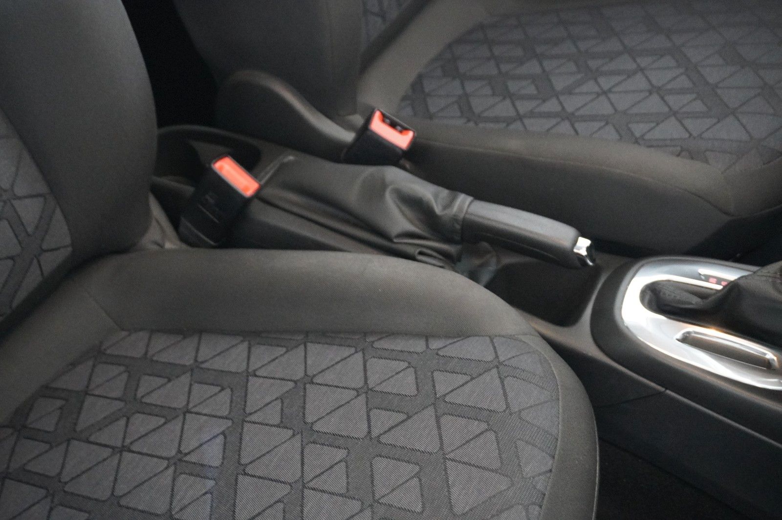 Fahrzeugabbildung Opel Corsa E 1.4 120 JAHRE 5-TÜR NAVI/SHZ/PDC/TEMP.