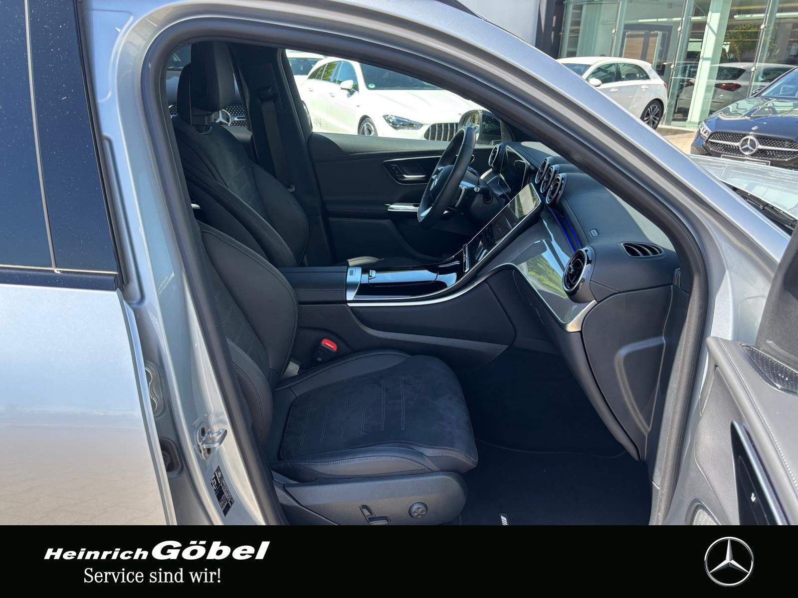 Fahrzeugabbildung Mercedes-Benz GLC 200 4M AMG*AHK*AMBIENTEBEL*WINTER-PAKET*