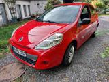 Renault Clio Yahoo, 2012, 1.2, Tüv 07/2027 - Renault Clio mit Benzin-Antrieb: Limousine, Yahoo