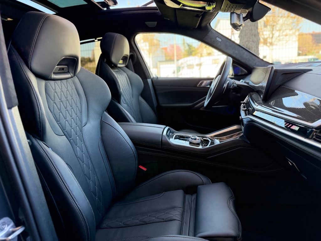 BMW X6 M60i/B&W/M-Paket Pro/Sky-Lounge/S-Belüftung BMW X6 M60i/B&W/M-Paket Pro/Sky-Lounge/S-Belüftung