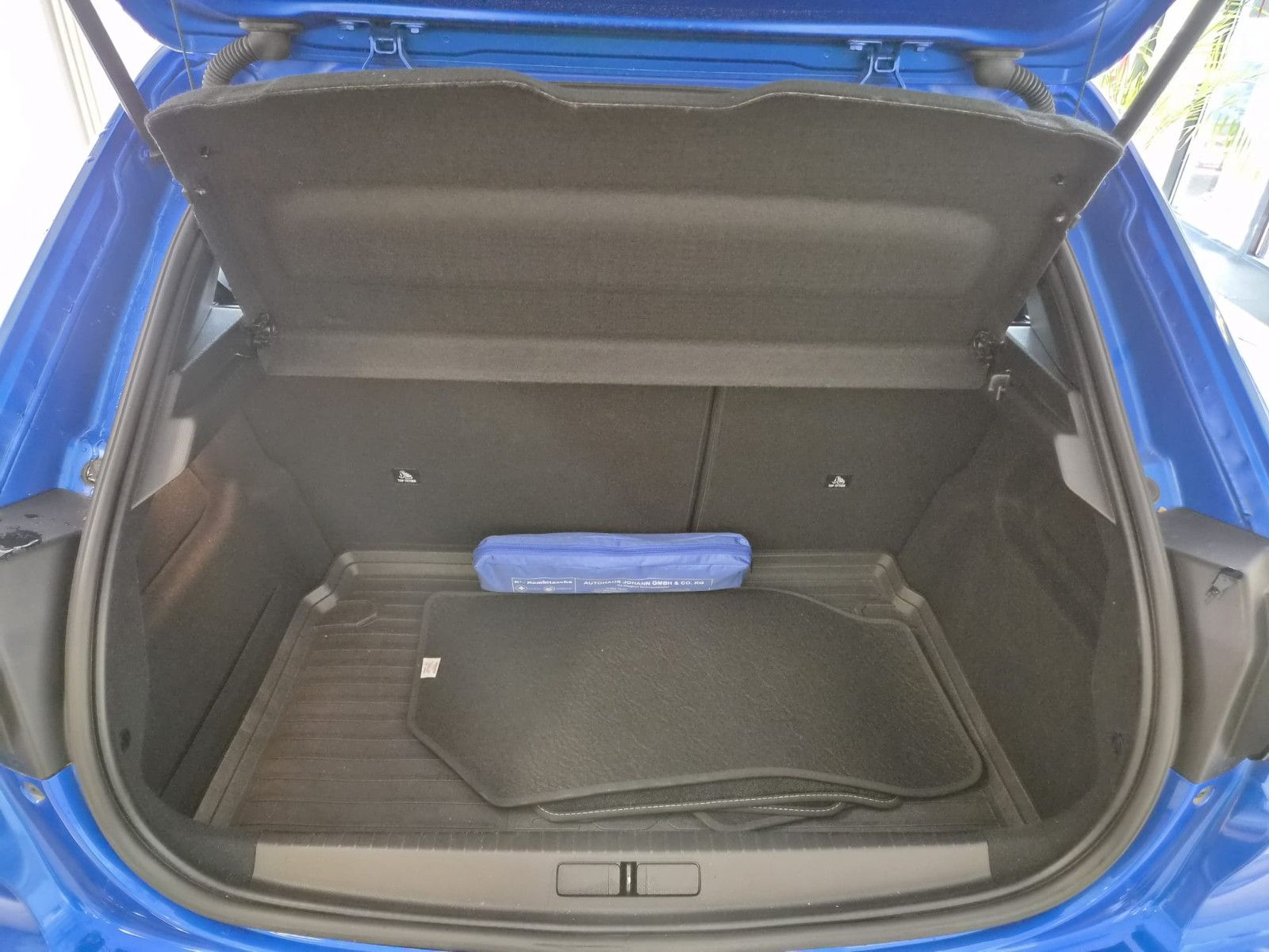 Fahrzeugabbildung Peugeot 208 GT / LED / NAVI / KAMERA / SCHECKHEFT