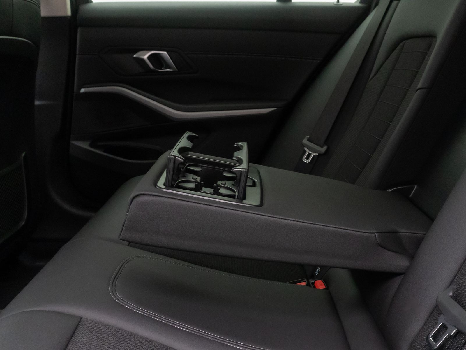 Fahrzeugabbildung BMW 318d DAB CockPitPro Fernlichtassist PDC Sport