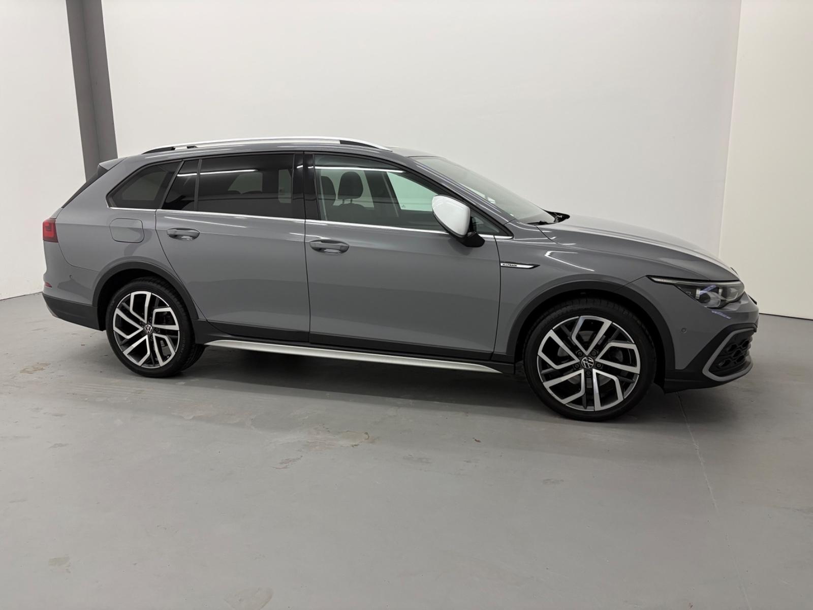 Volkswagen Golf VIII Variant Alltrack 4Motion*Pano*AHK*RFK*