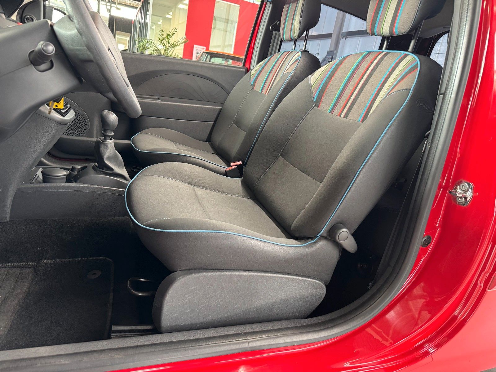 Fahrzeugabbildung Renault Twingo 1.2 Expression "Klima DAB 16"LM Tempomat"