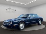 Jaguar Daimler V8 SWB BLAU/BEIGE ULTRASELTEN - Jaguar Daimler mit Benzin-Antrieb