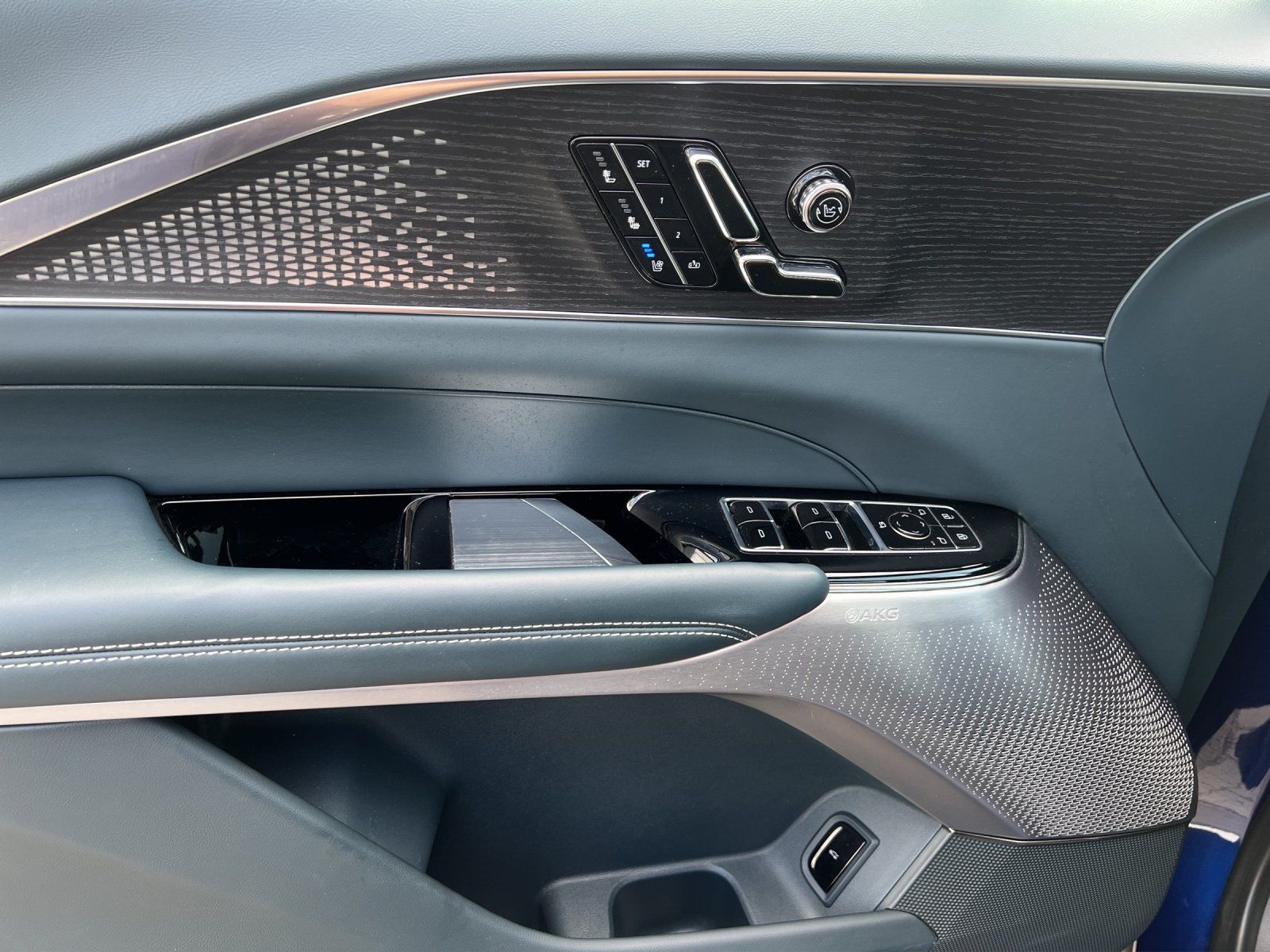 Fahrzeugabbildung Cadillac Lyriq AWD Sport/PANO-DACH/MASSAGE/AKG/ACC/360°KA