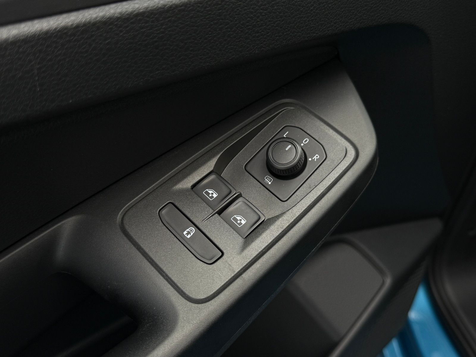 Fahrzeugabbildung Volkswagen Caddy Maxi 7-Sitzer DAB GRA Navi Kamera SHZ PDC