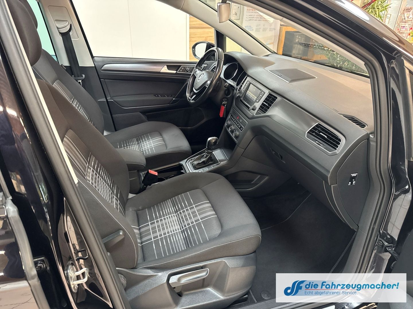 Fahrzeugabbildung Volkswagen Golf Sportsvan VII Lounge 1.4 TSI DSG Panodach N