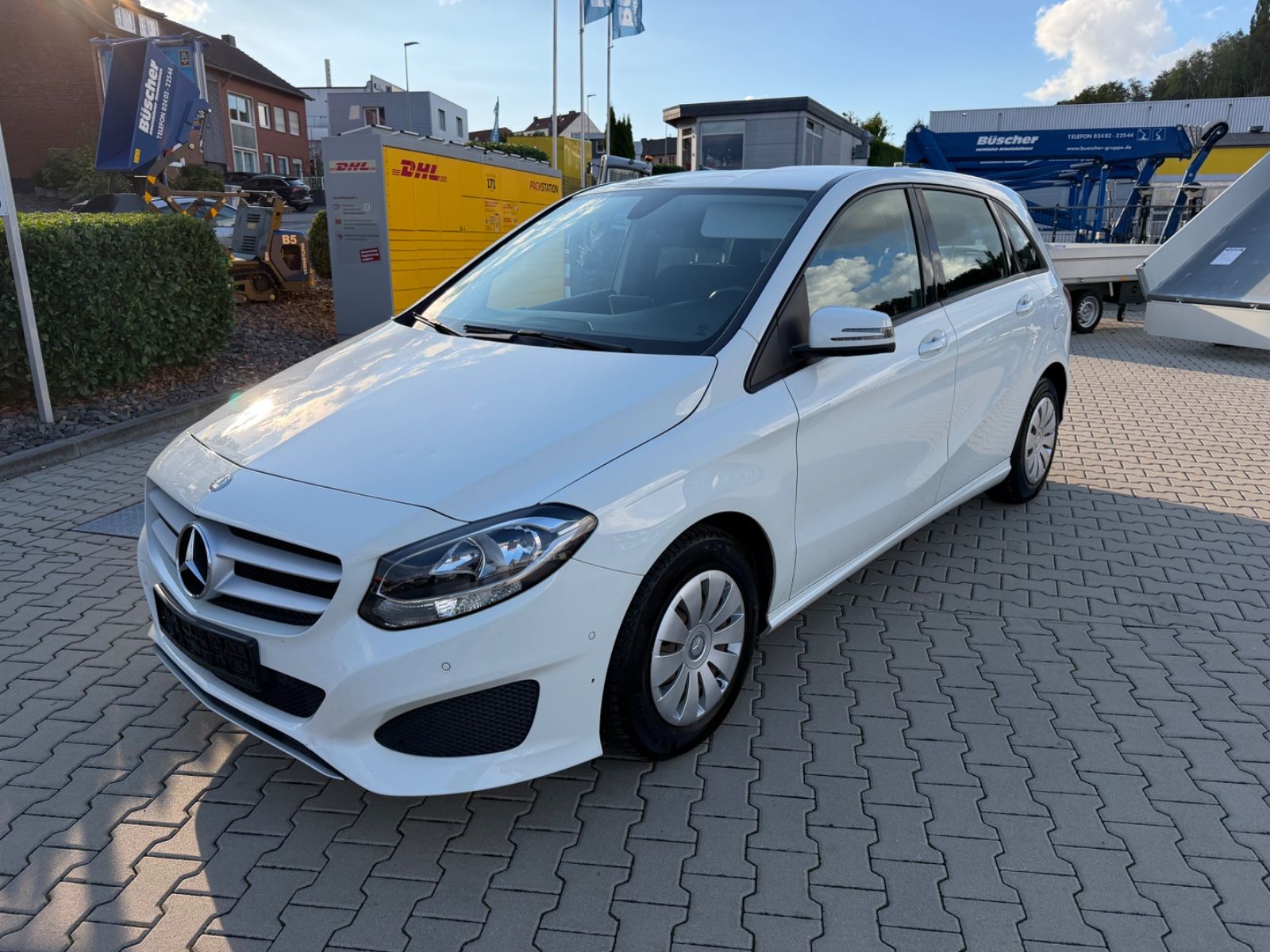 Mercedes B 180 2015, 1.5D dīzelis, Automāts, Furgons, Balts — Latvijā
