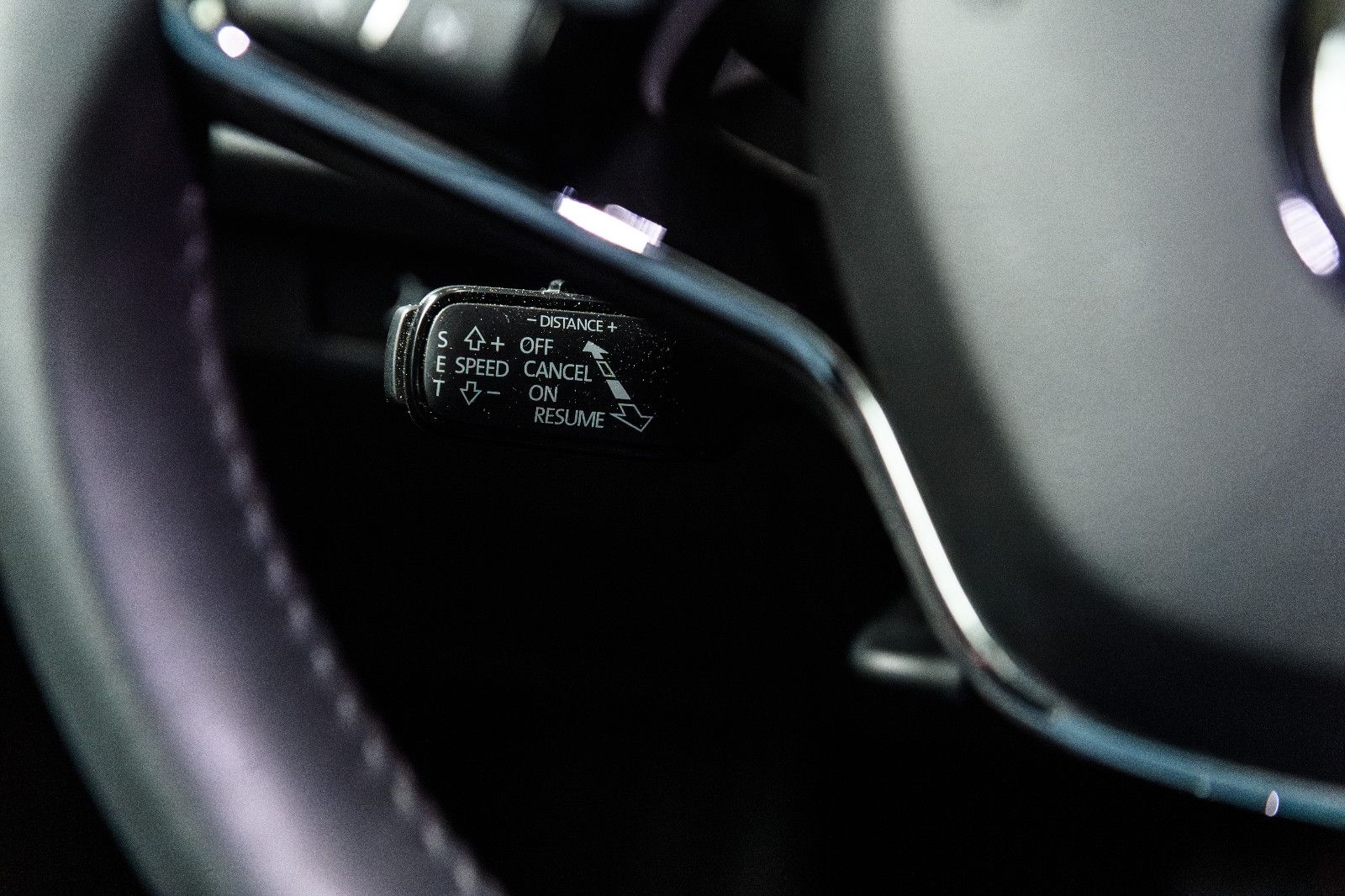 Fahrzeugabbildung SKODA Enyaq 60 Loft MATRIX-LED+RFK+NAVI+KEYLESS+SZH