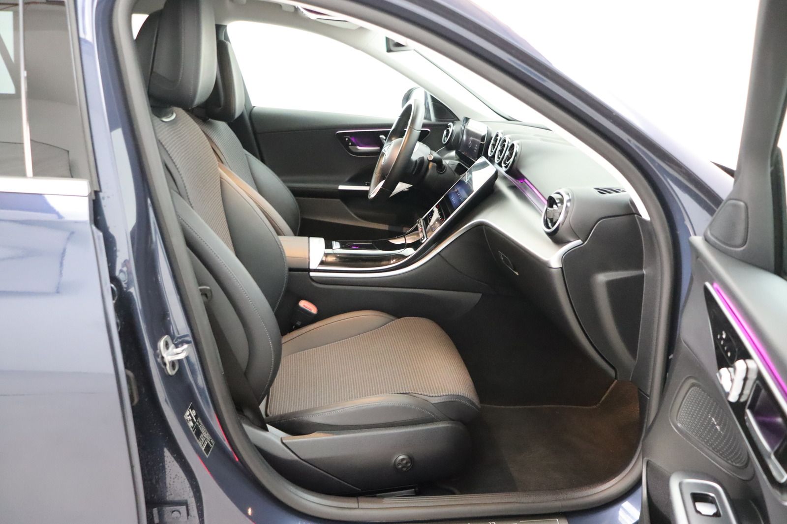 Fahrzeugabbildung Mercedes-Benz C 220 T d 4Matic Standhzg. * LED *