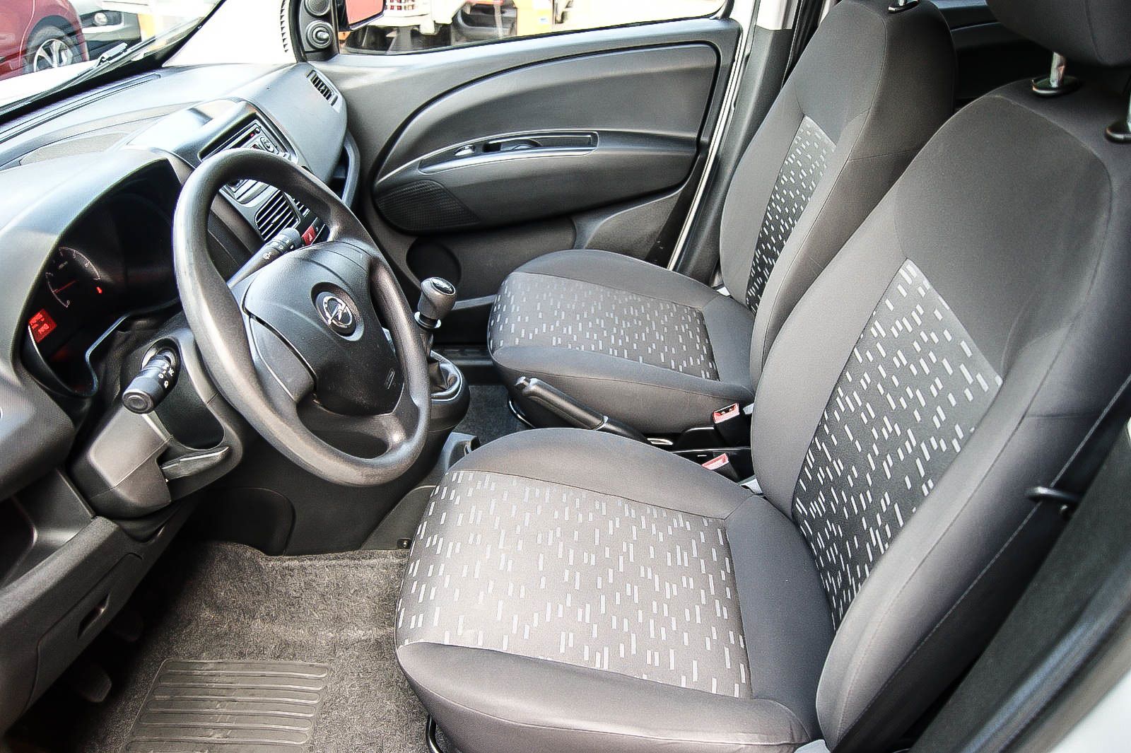 Fahrzeugabbildung Opel Combo D Selection L1H1 5-SITZE SCHIEBETÜREN 1.HD