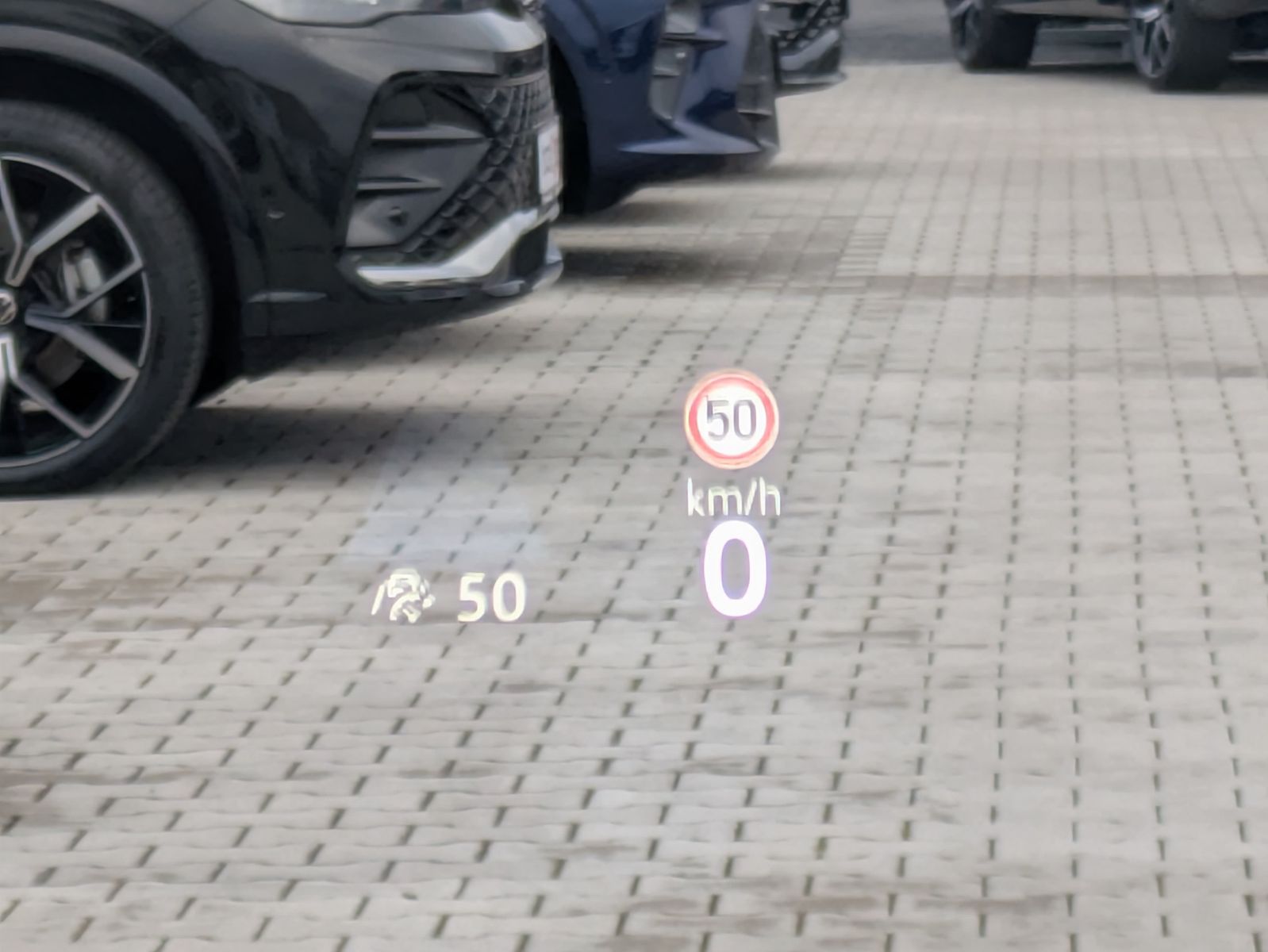 Fahrzeugabbildung Volkswagen Tayron 2.0 TDI 4M R-Line BLACK*7S*AHK*PANO*HUD