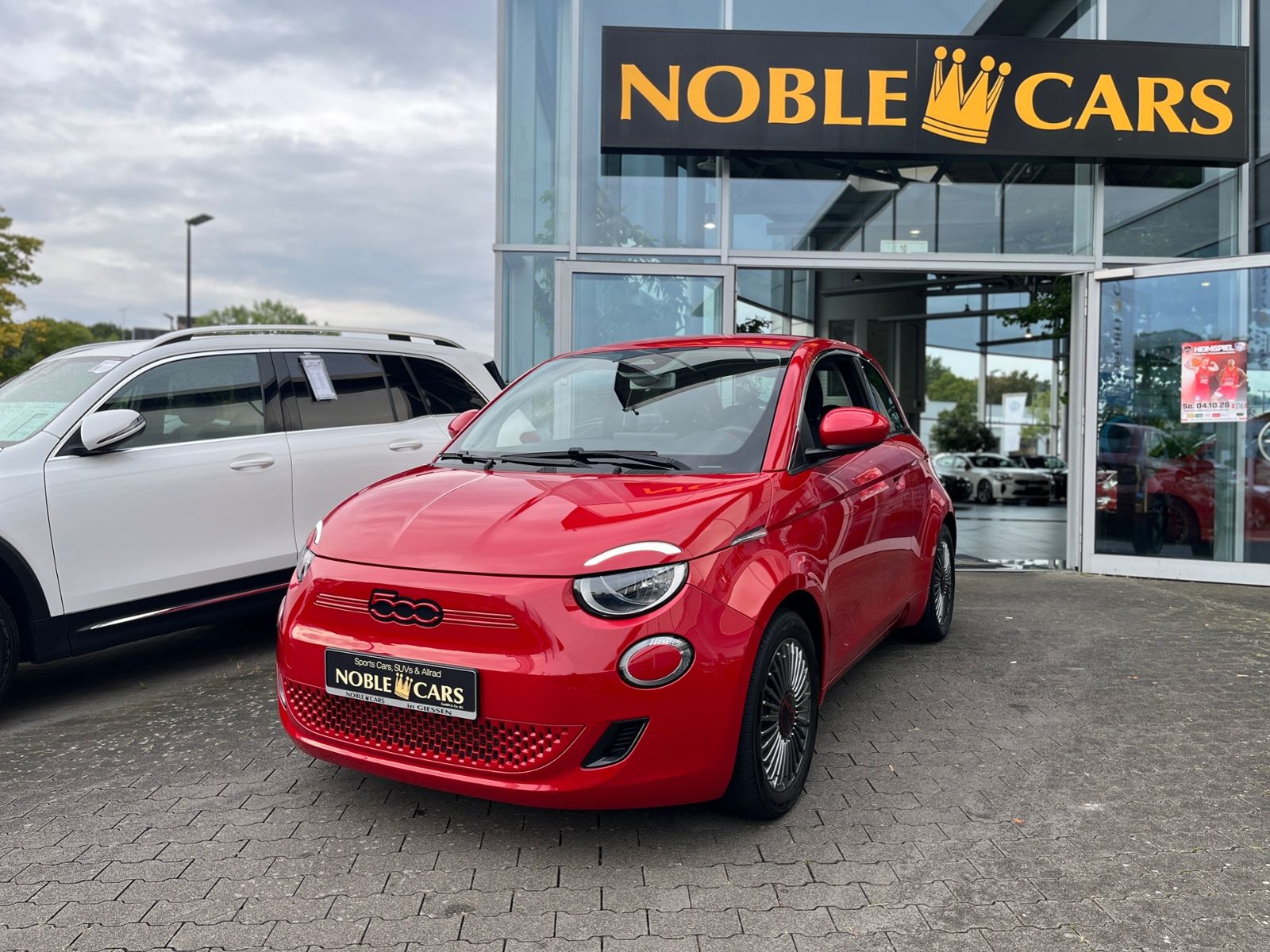 Fahrzeugabbildung Fiat 500e  42 kWh Akku Red NAVI KLIMA