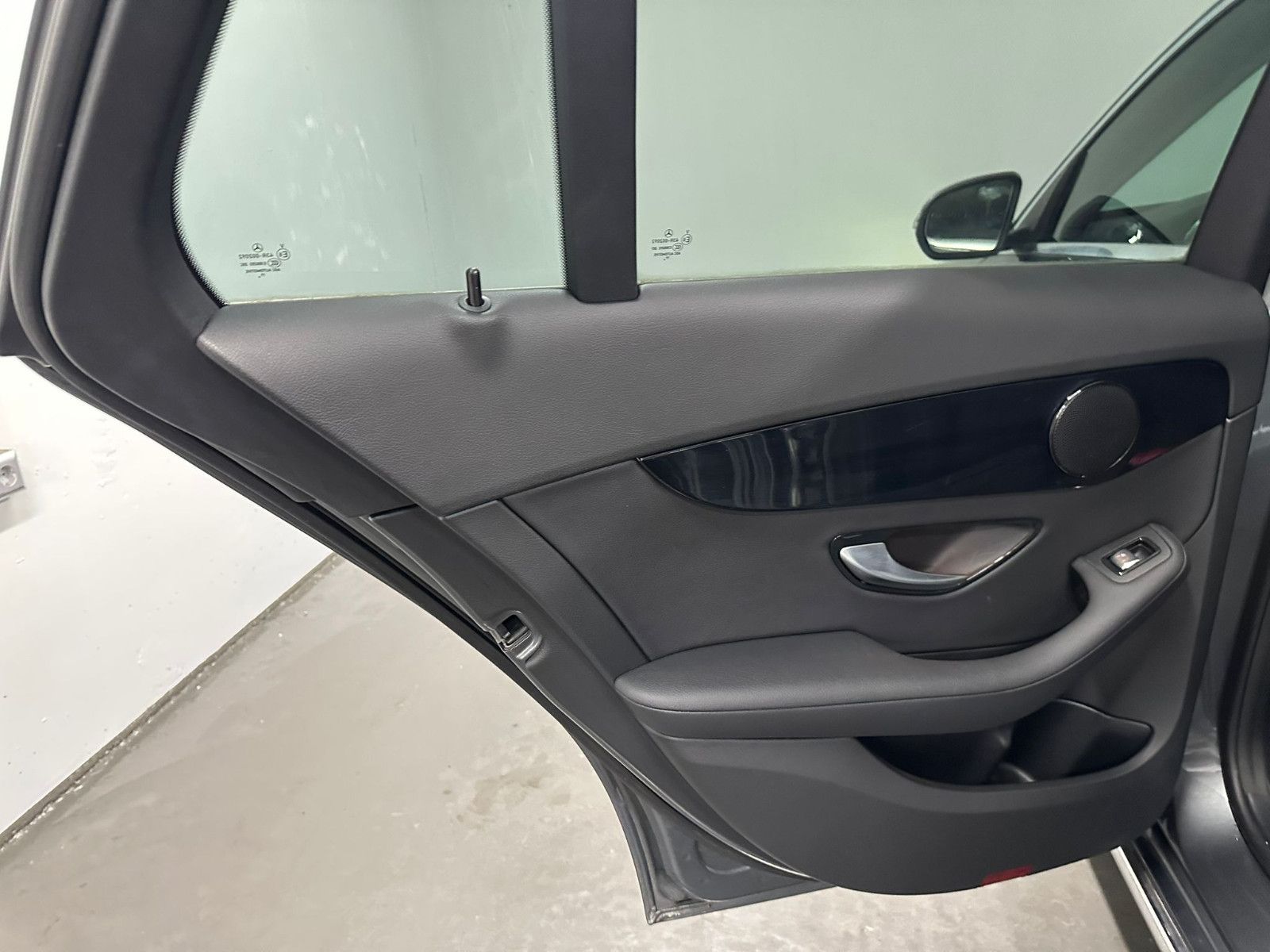 Fahrzeugabbildung Mercedes-Benz C 300 de T Autom.*AVANTGARDE*DISTRO*PANO*IHC*LED
