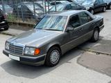 Mercedes-Benz E 200 AUTOMATIK OLDTIMER 2.HAND RENTNER FAHRZEUG - Mercedes-Benz E 200 aus 1992