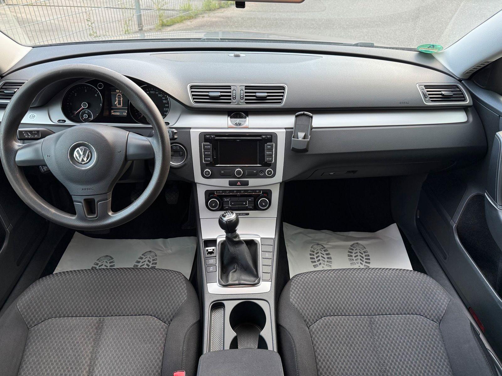 Volkswagen Passat 2011 — photo 6
