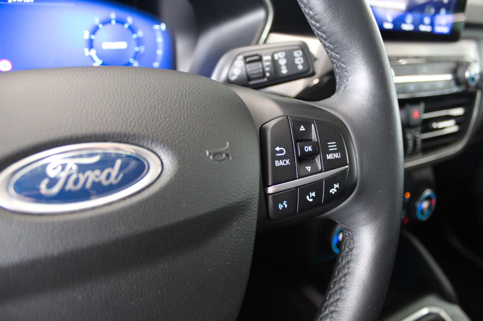 Fahrzeugabbildung Ford Kuga Titanium X LED AHK B&O ACC HUD CAM WinterP.