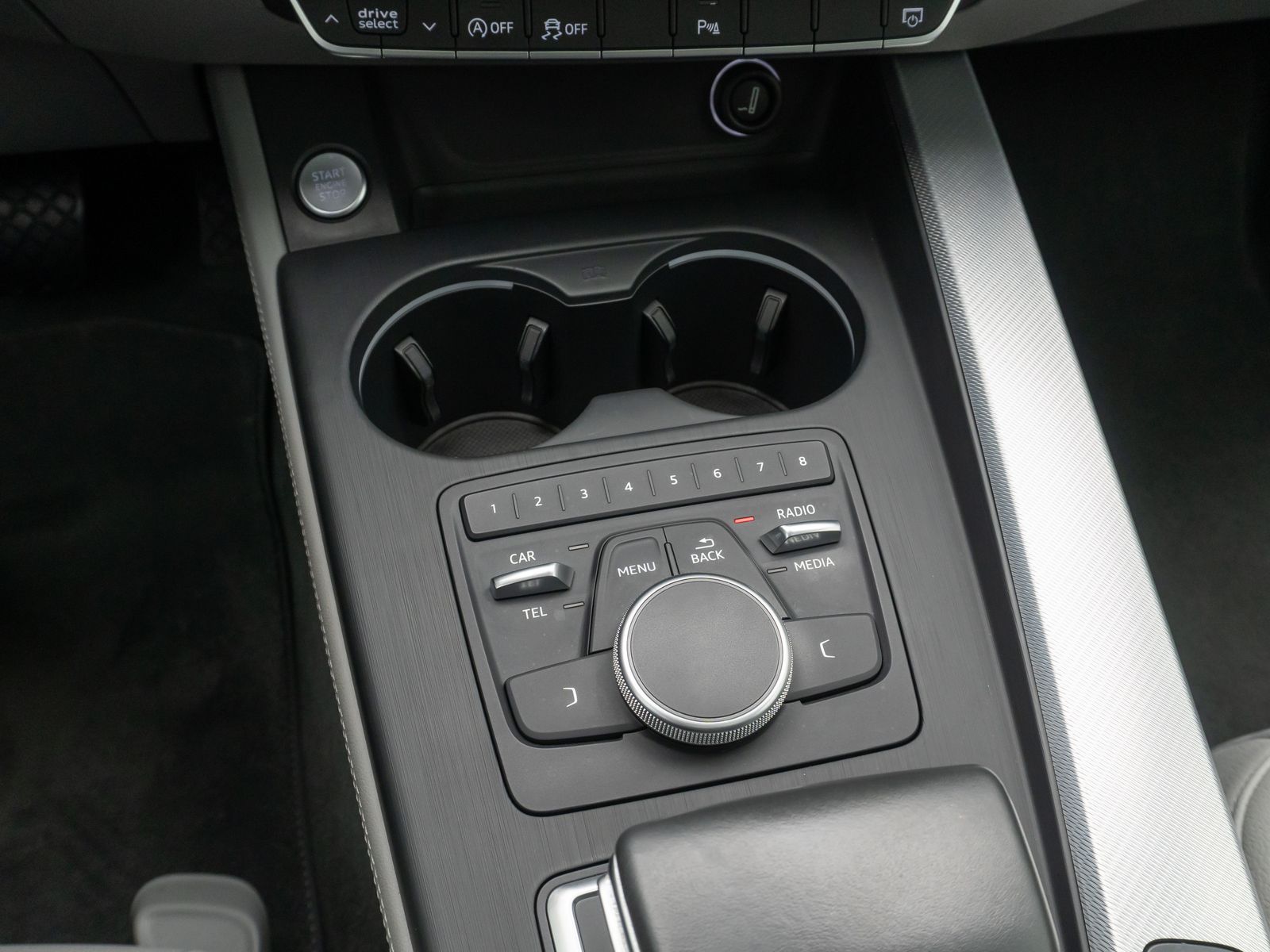 Fahrzeugabbildung Audi A4 quattro design Xenon PDC GSD Limit HiFi 18LM
