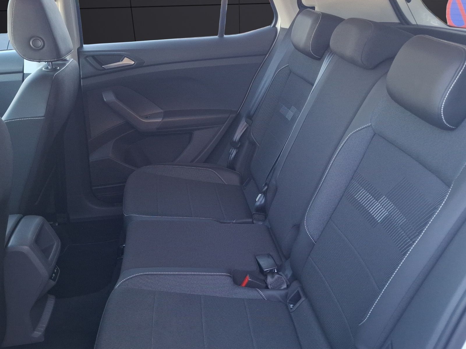 Fahrzeugabbildung Volkswagen T-Cross TSI Life LED Navi GRA PDC SHZ 17"