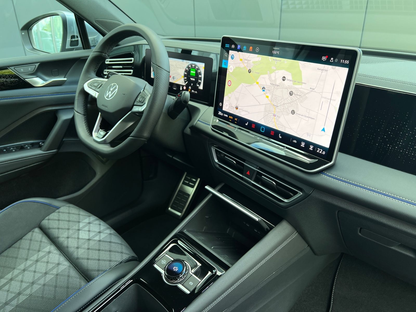 Fahrzeugabbildung Volkswagen Tiguan R-Line 1.5 eTSI DSG *AHK, IQ.Light, Stand