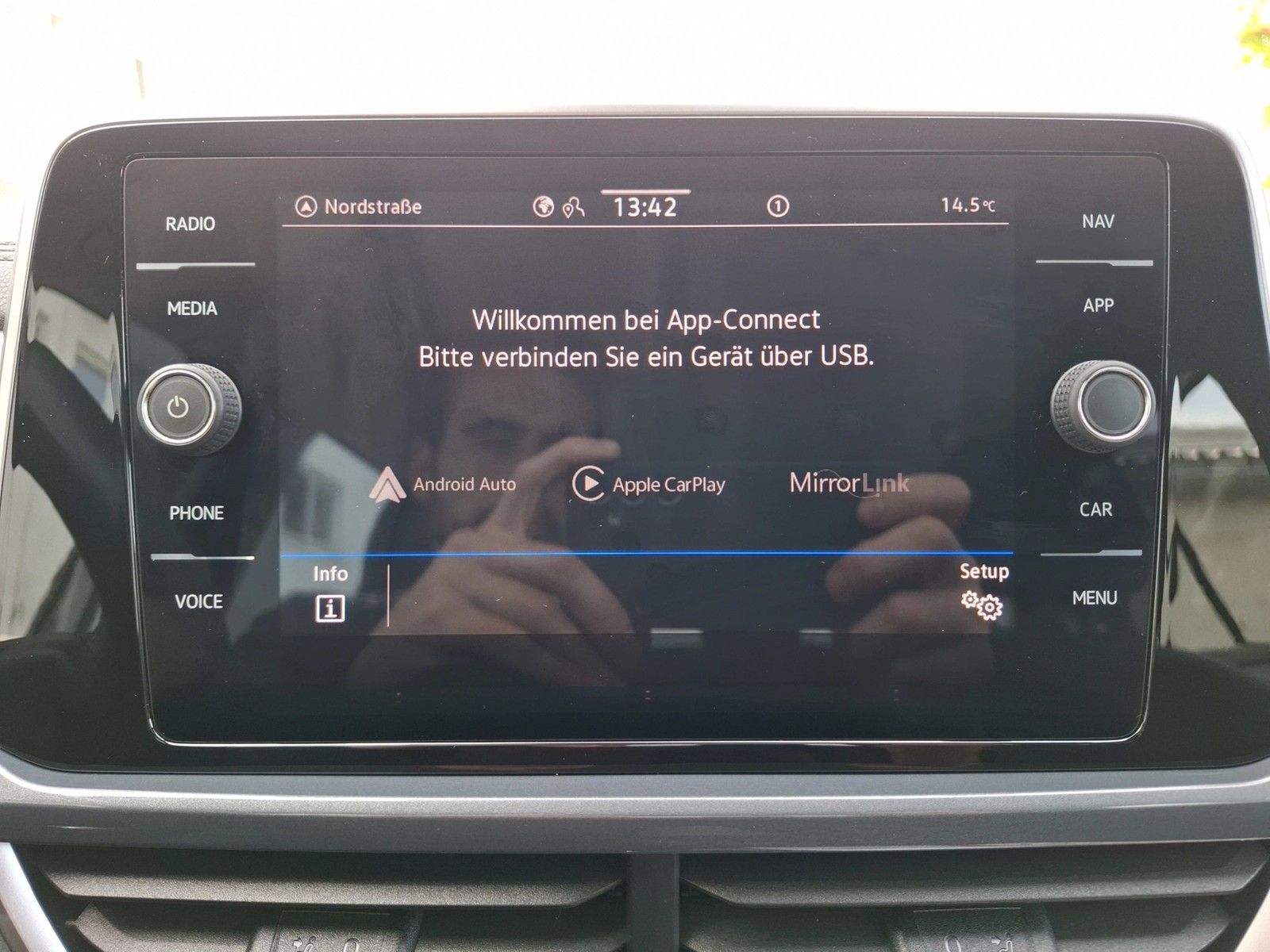 Fahrzeugabbildung Volkswagen T-Roc TSI Style DSG LEDplus Navi AID ACC RFK SH