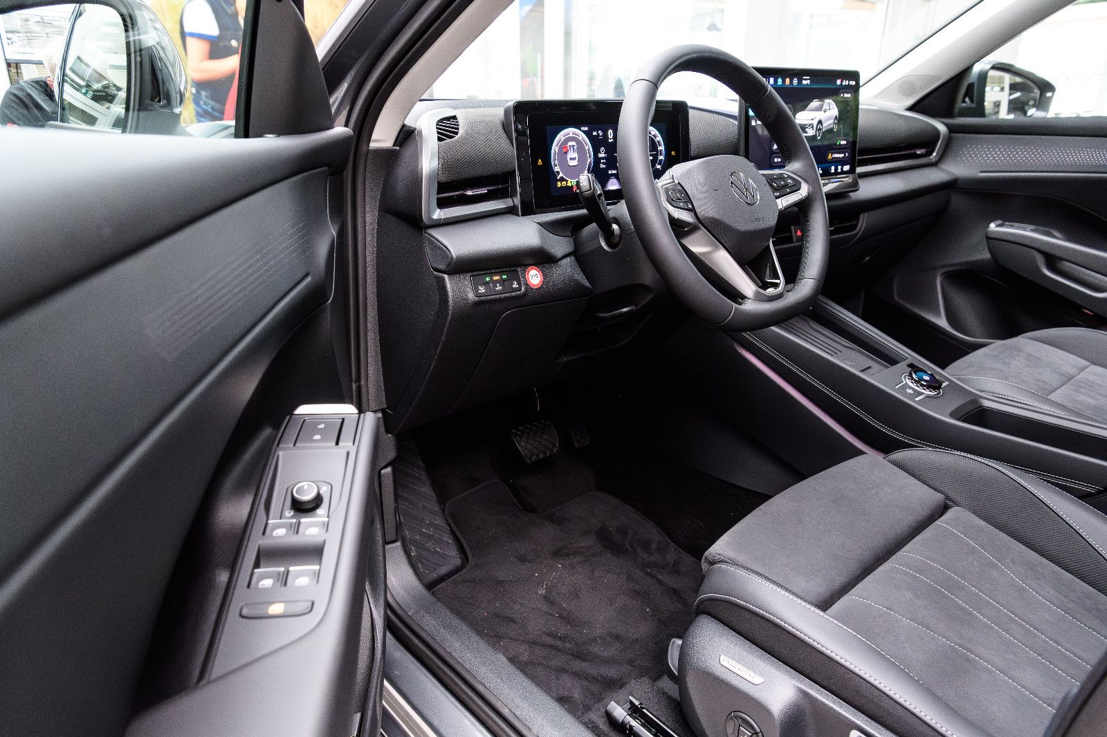 Fahrzeugabbildung Volkswagen T-Roc 1.5 eTSI Style el. Heckklappe+IQLight+Pano