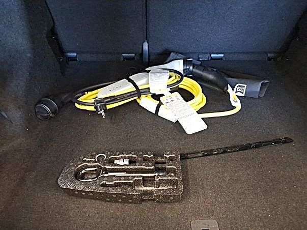 ID.4 Pure 125kW AHK Wärmep. IQ-LIGHT Anschlussga