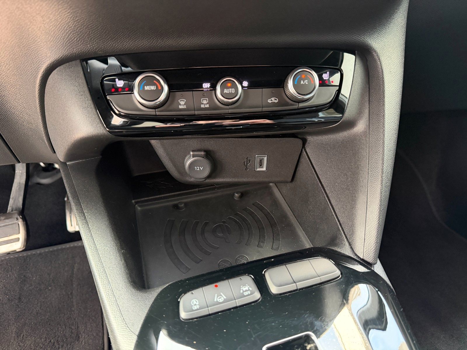 Fahrzeugabbildung Opel Corsa F 1.2 Turbo GS KlimaA,LED,Navi,SHZ,ACC,PDC