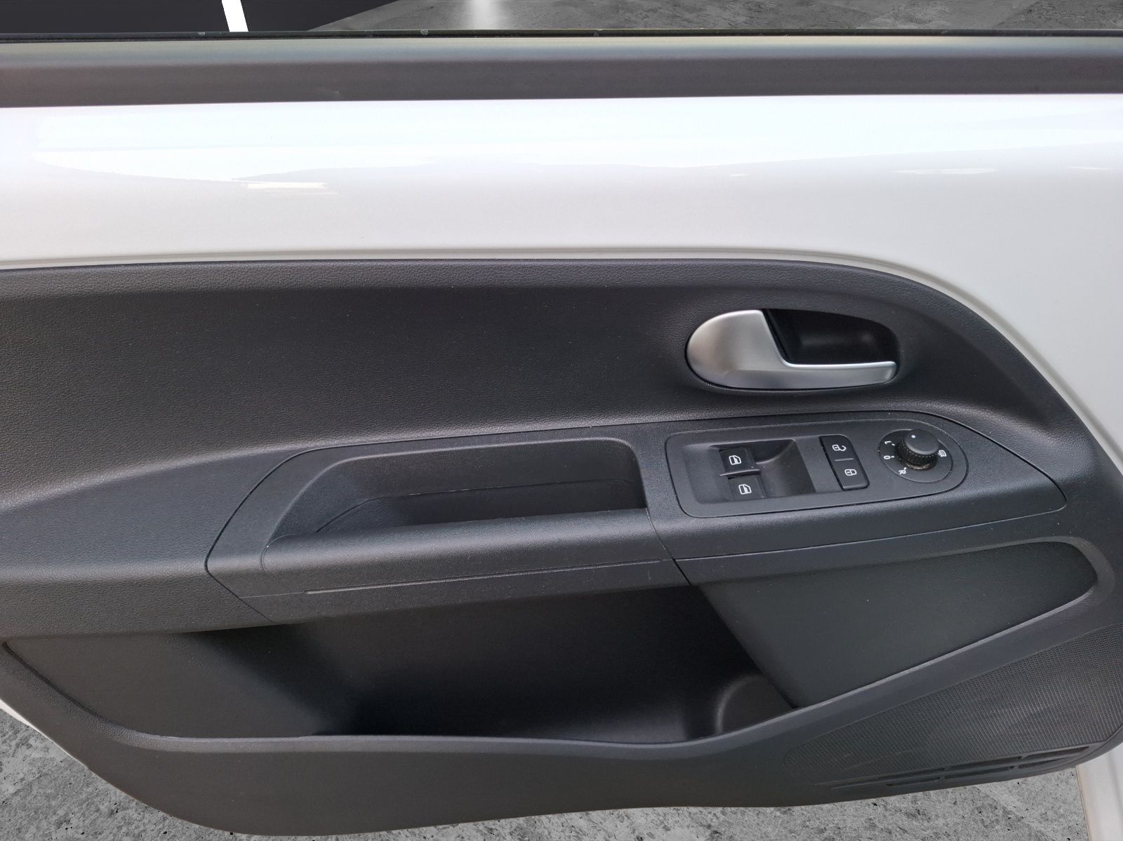 Fahrzeugabbildung Volkswagen up! 1.0 Basis Klima DAB SH